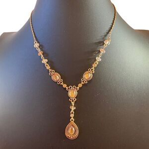 Avon Vintage Gold Toned Jeweled Necklace w/ beautiful detailing.